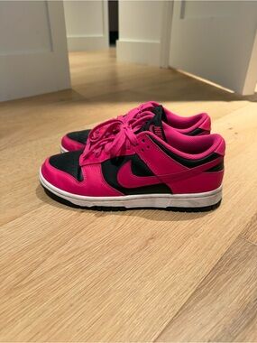 Nike Dunks Women Hot Pink/ Black